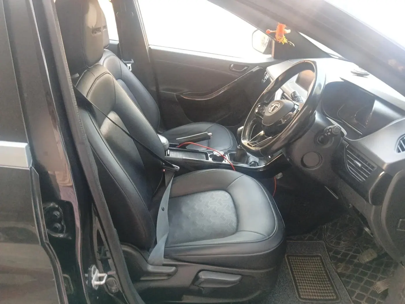 2022 Tata NEXON XZ PLUS (O) PETROL DARK EDITION, Petrol, Manual, 57,563 km, interior