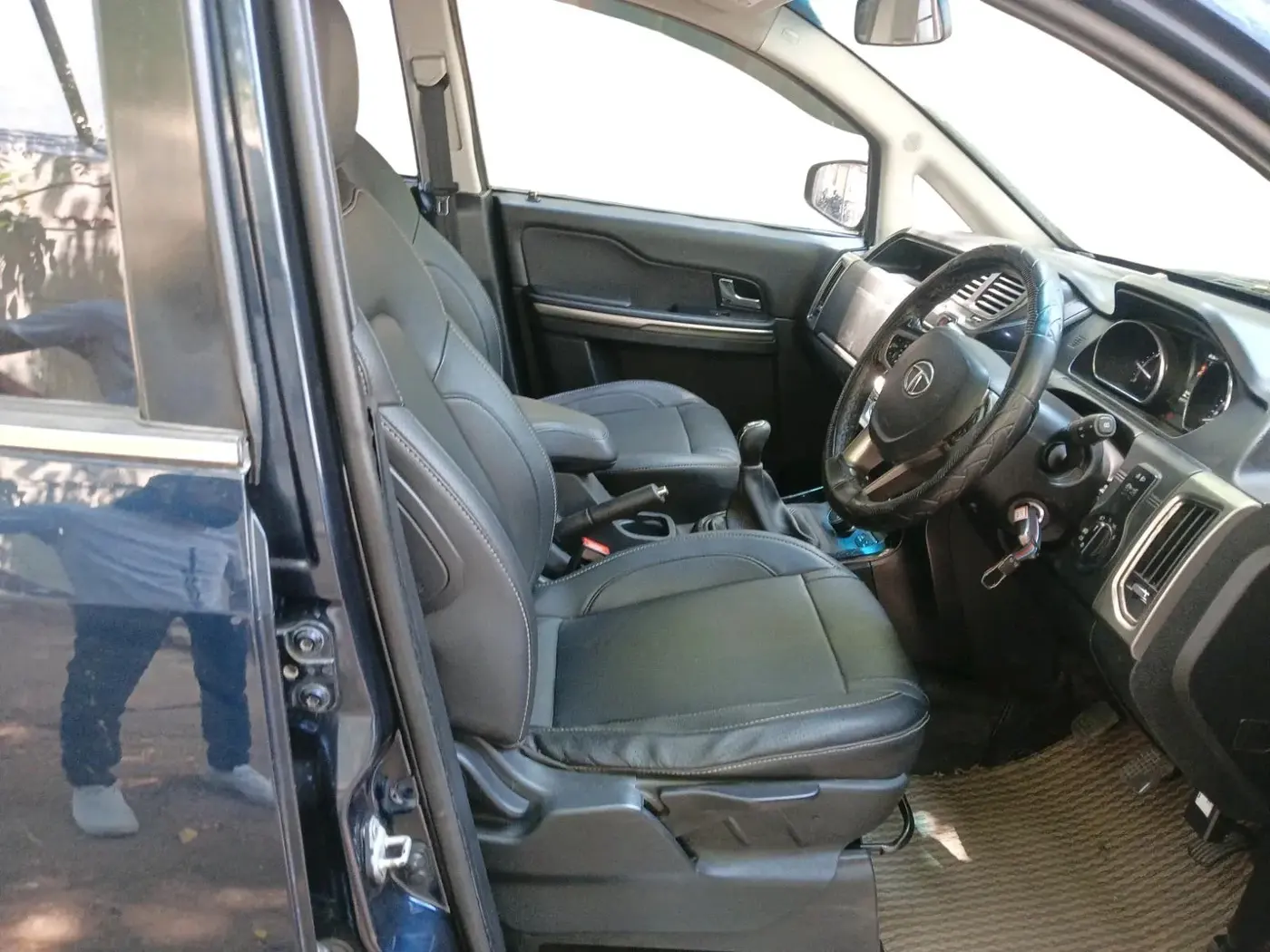 2017 Tata Hexa XT 4X2 6 STR, Diesel, Manual, 1,25,270 km, interior