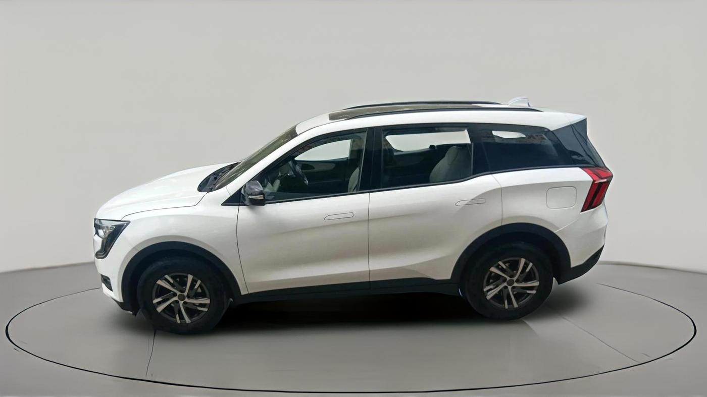 2022 Mahindra XUV700 AX 5 D MT 5 STR, Diesel, Manual, 88,513 km, exterior