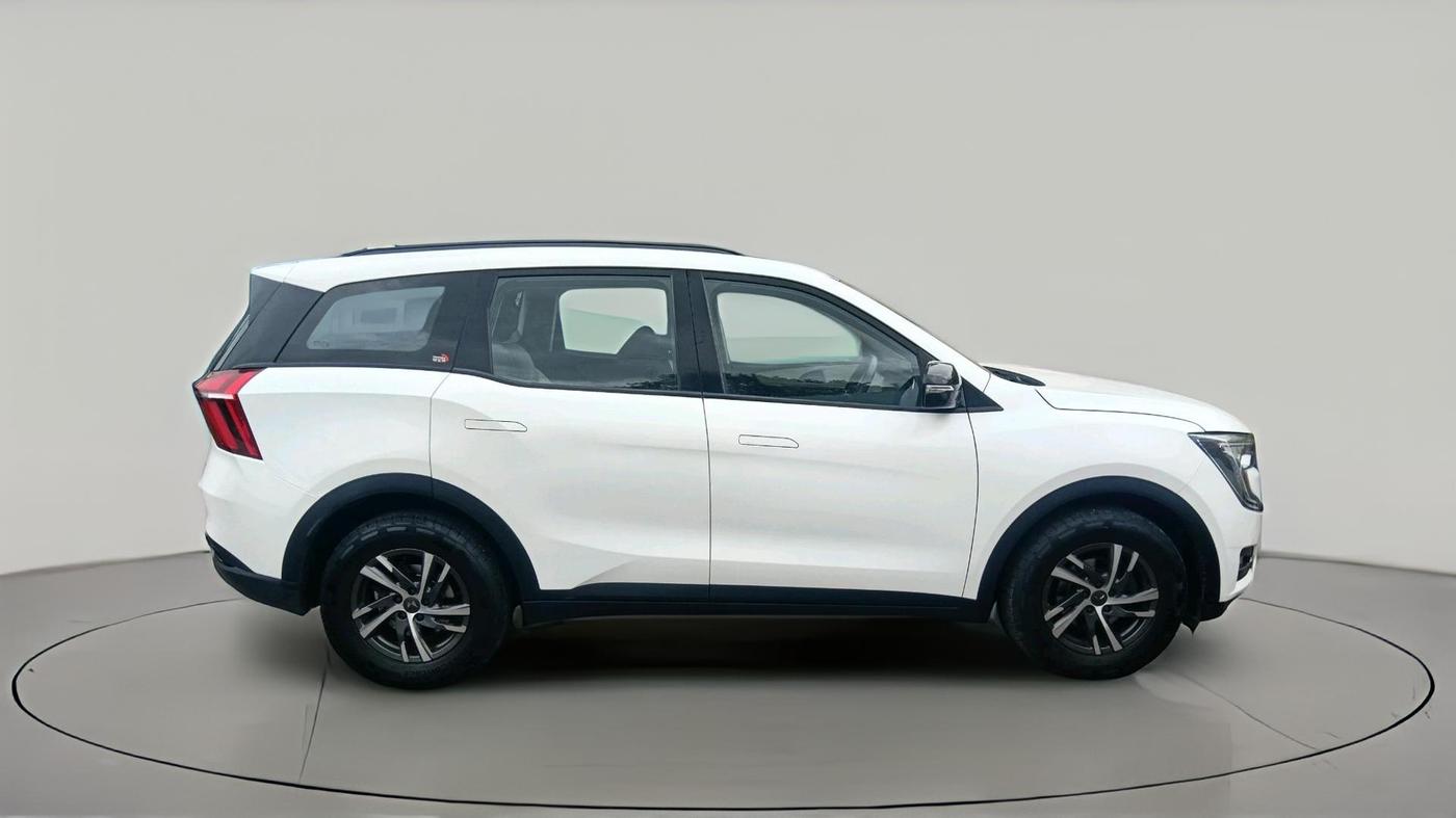 2022 Mahindra XUV700 AX 5 D MT 5 STR, Diesel, Manual, 88,513 km, exterior