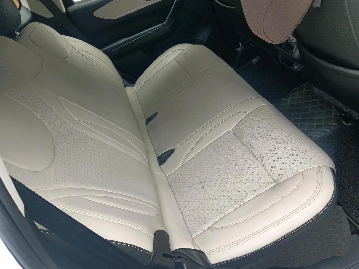 2022 Mahindra XUV700 AX 5 D MT 5 STR, Diesel, Manual, 88,513 km, interior