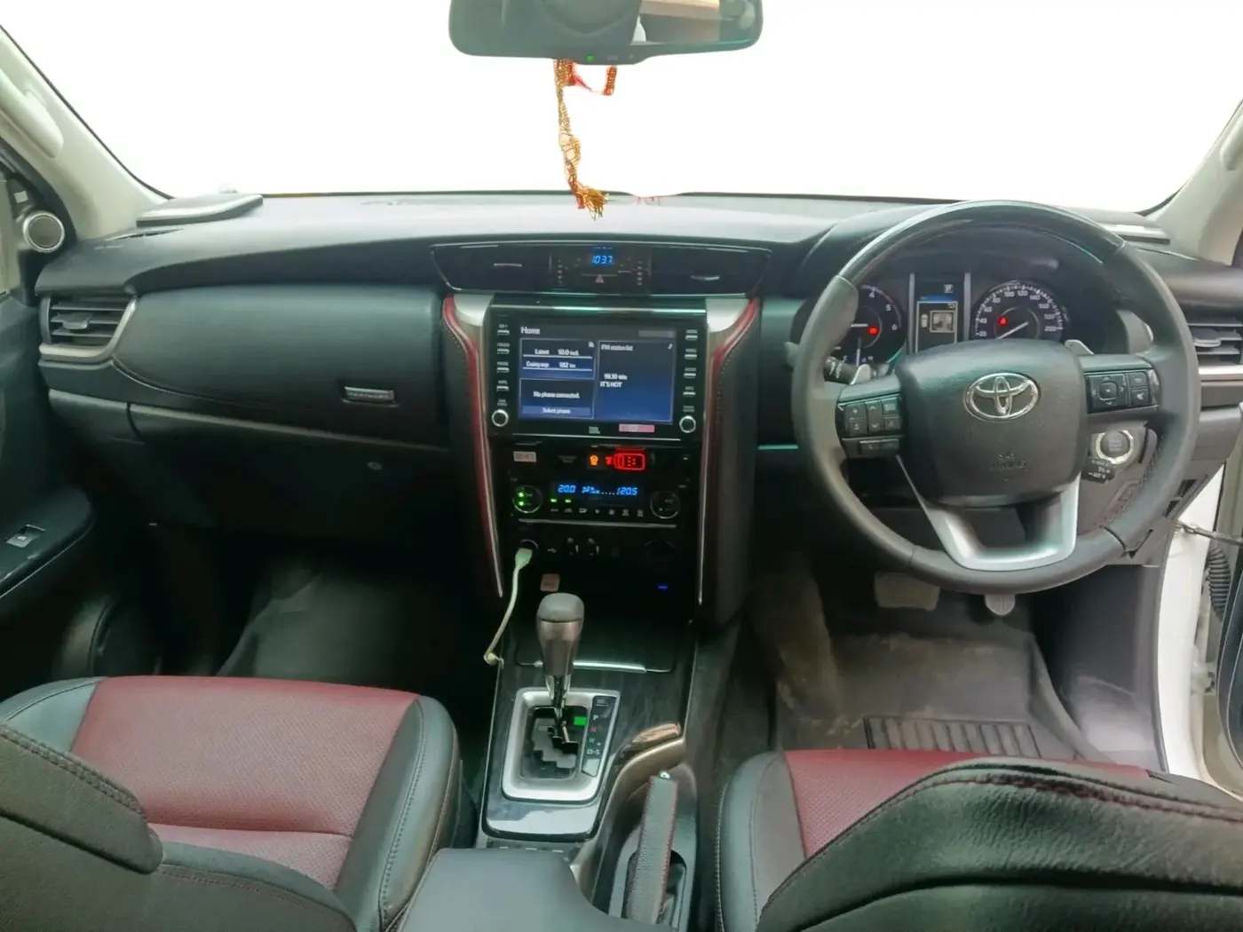 2025 Toyota Fortuner 4X4 AT 2.8 LEGENDER, Diesel, Automatic, 16,703 km, interior