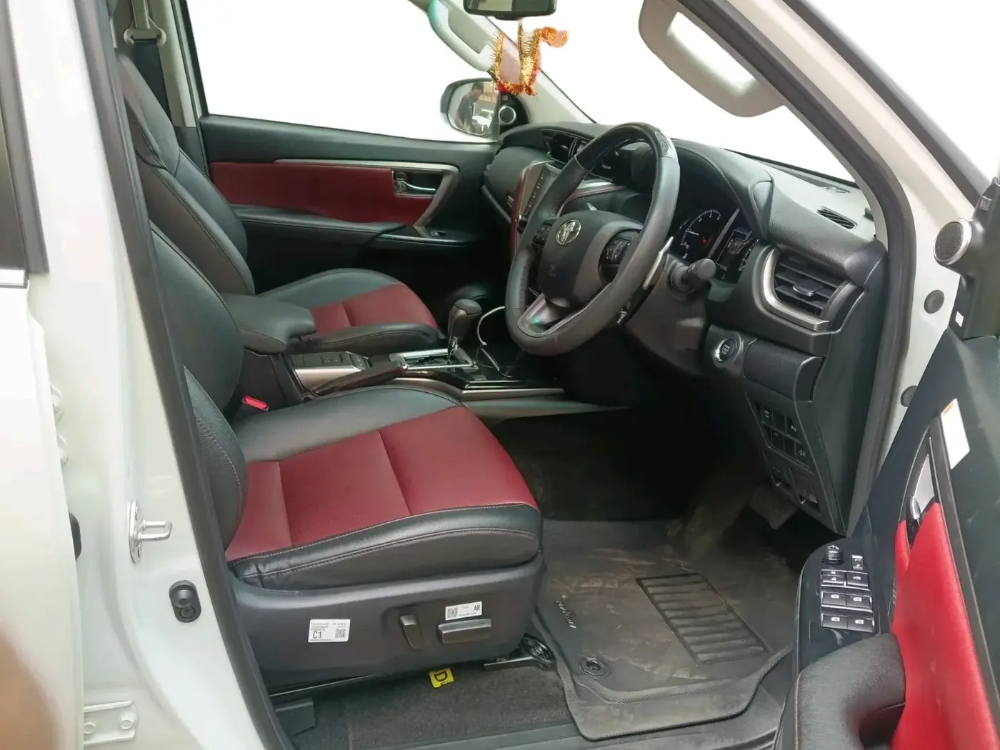 2025 Toyota Fortuner 4X4 AT 2.8 LEGENDER, Diesel, Automatic, 16,703 km, interior