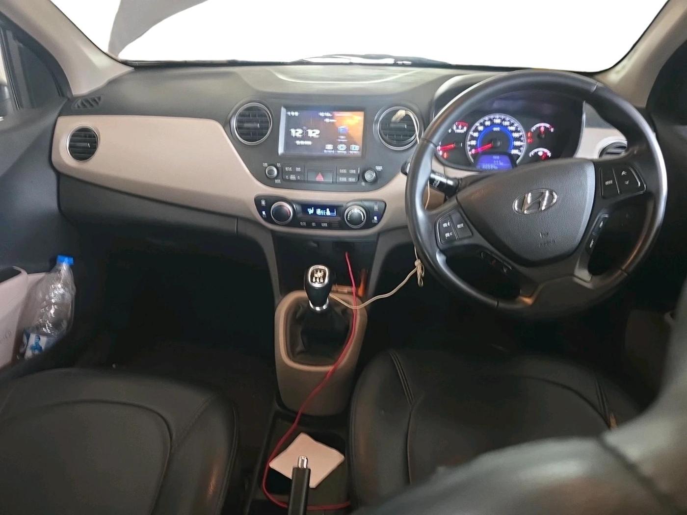 2017 Hyundai Grand i10 ASTA 1.2 KAPPA VTVT, Petrol, Manual, 1,60,594 km, interior