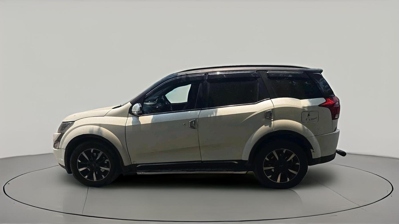 2019 Mahindra XUV500 W11 AT, Diesel, Automatic, 1,35,454 km, exterior