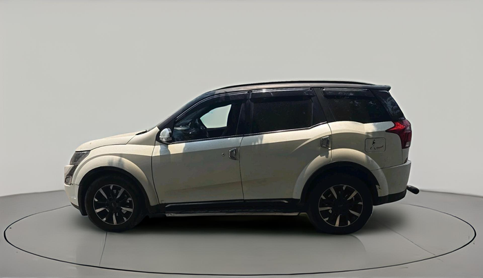 2019 Mahindra XUV500 W11 AT, Diesel, Automatic, 1,35,454 km, exterior