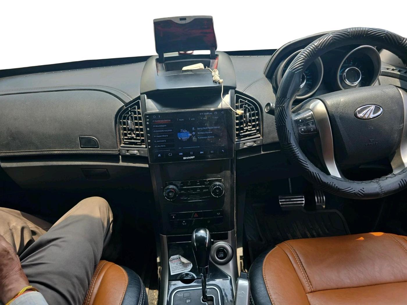 2019 Mahindra XUV500 W11 AT, Diesel, Automatic, 1,35,454 km, interior