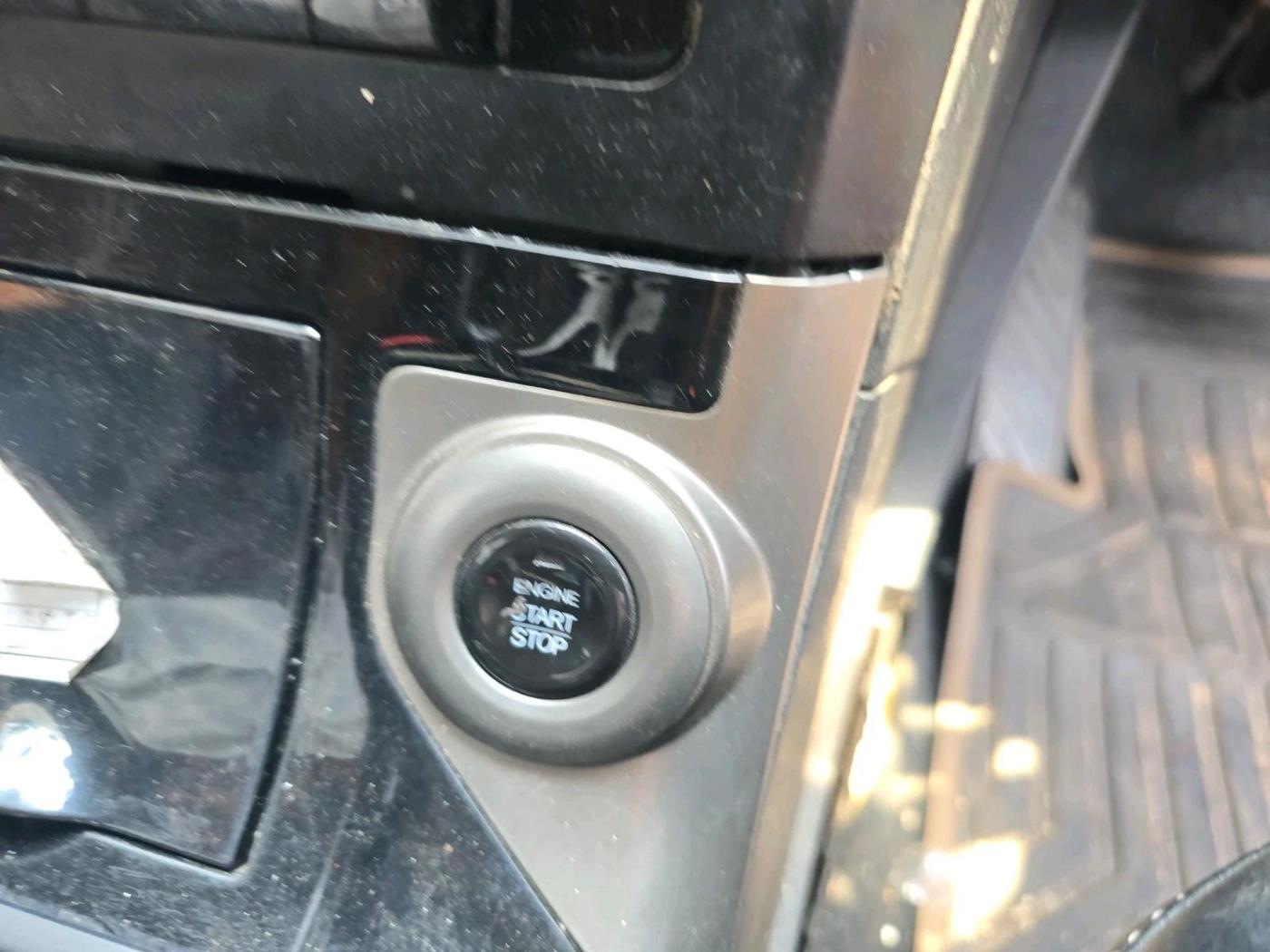 2019 Mahindra XUV500 W11 AT, Diesel, Automatic, 1,35,454 km, interior