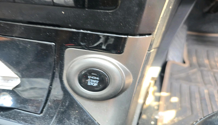 2019 Mahindra XUV500 W11 AT, Diesel, Automatic, 1,35,454 km, interior