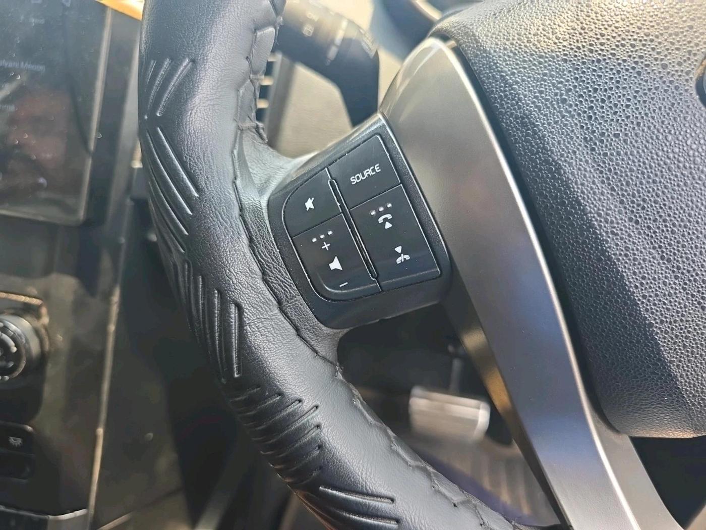 2019 Mahindra XUV500 W11 AT, Diesel, Automatic, 1,35,454 km, interior