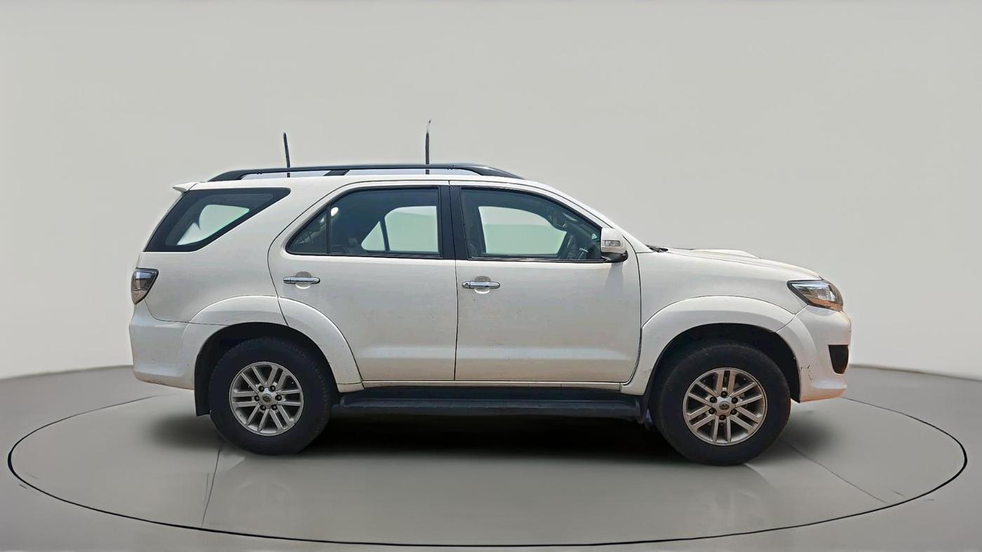 2014 Toyota Fortuner 3.0 4X2 AT, Diesel, Automatic, 1,23,121 km, exterior