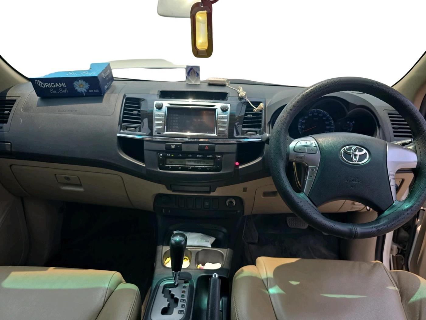 2014 Toyota Fortuner 3.0 4X2 AT, Diesel, Automatic, 1,23,121 km, interior