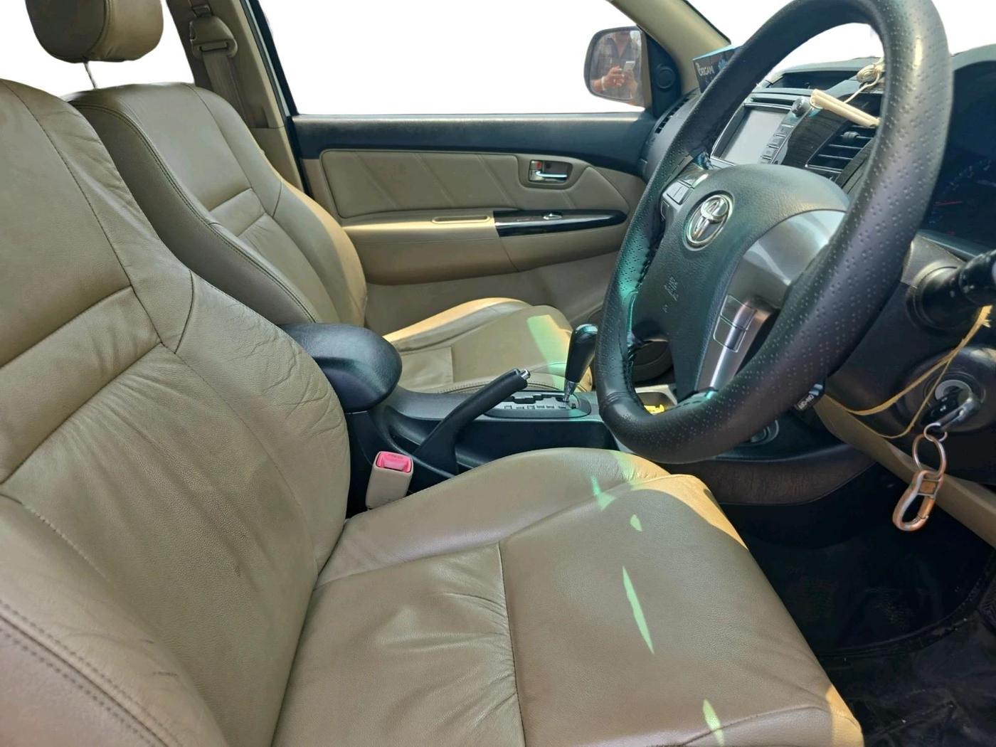2014 Toyota Fortuner 3.0 4X2 AT, Diesel, Automatic, 1,23,121 km, interior