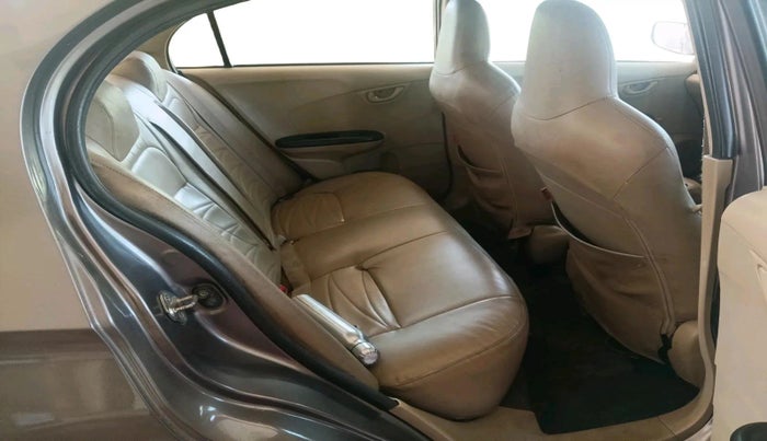 2015 Honda Amaze 1.5L I-DTEC S, Diesel, Manual, 2,43,376 km, interior