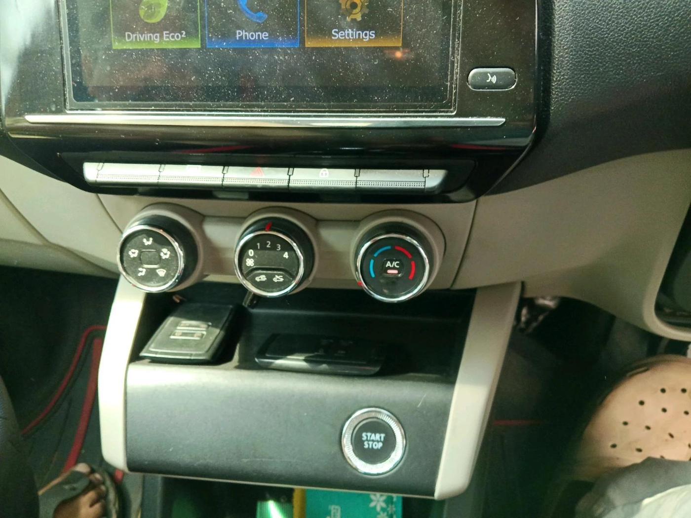 2020 Renault TRIBER RXZ AMT, Petrol, Automatic, 52,897 km, interior