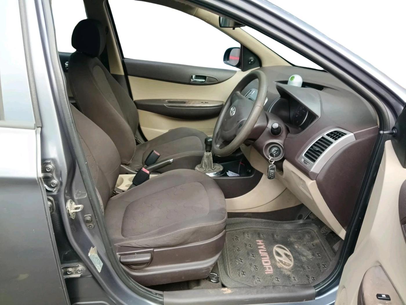 2011 Hyundai i20 MAGNA 1.2, Petrol, Manual, 99,802 km, interior