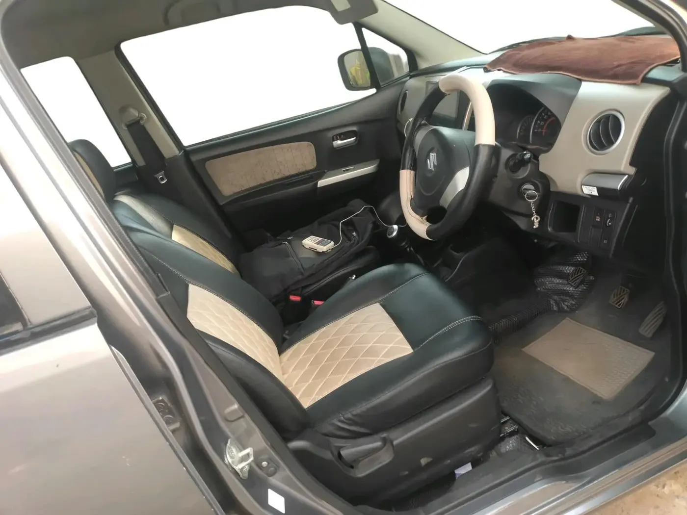 2015 Maruti Wagon R 1.0 VXI, Petrol, Manual, 47,890 km, interior