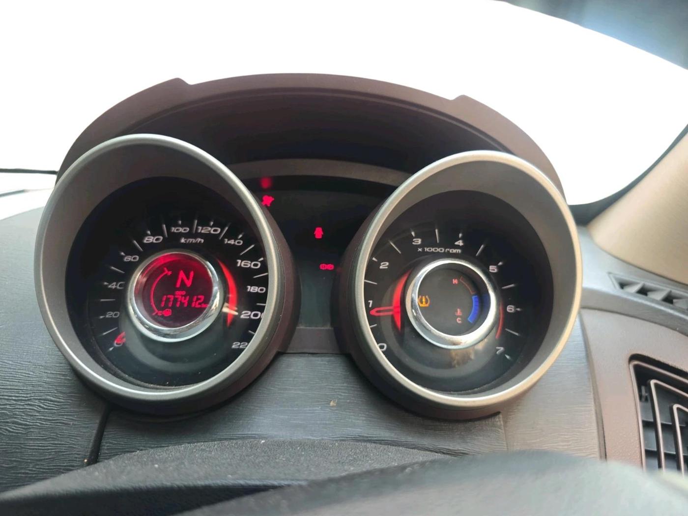 2013 Mahindra XUV500 W8, Diesel, Manual, 1,77,412 km, interior