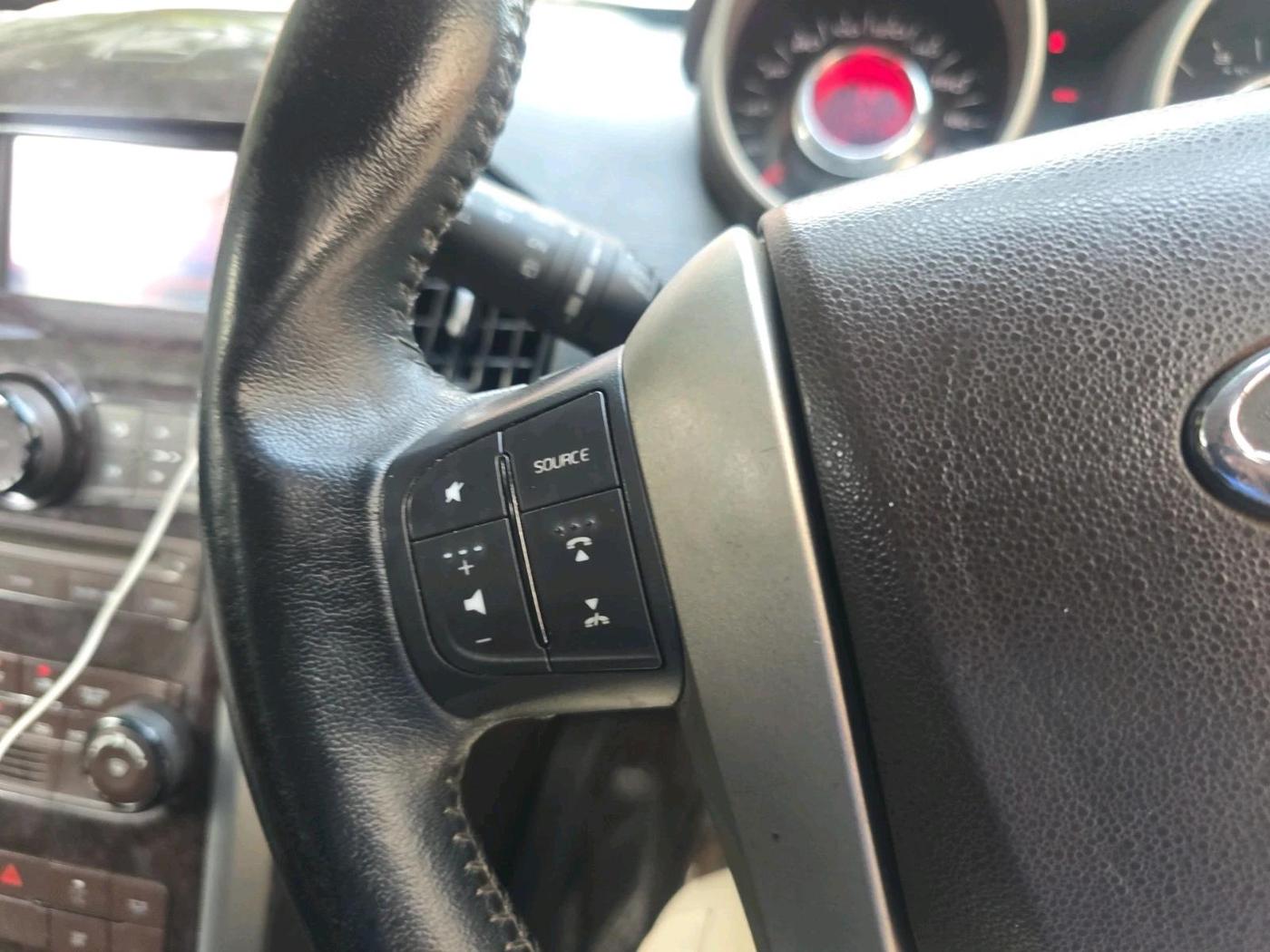 2013 Mahindra XUV500 W8, Diesel, Manual, 1,77,412 km, interior