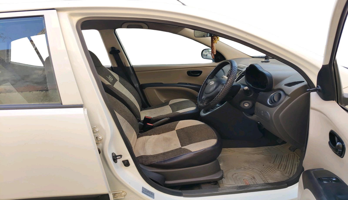 2013 Hyundai i10 ERA 1.1, CNG, Manual, 1,61,090 km, interior