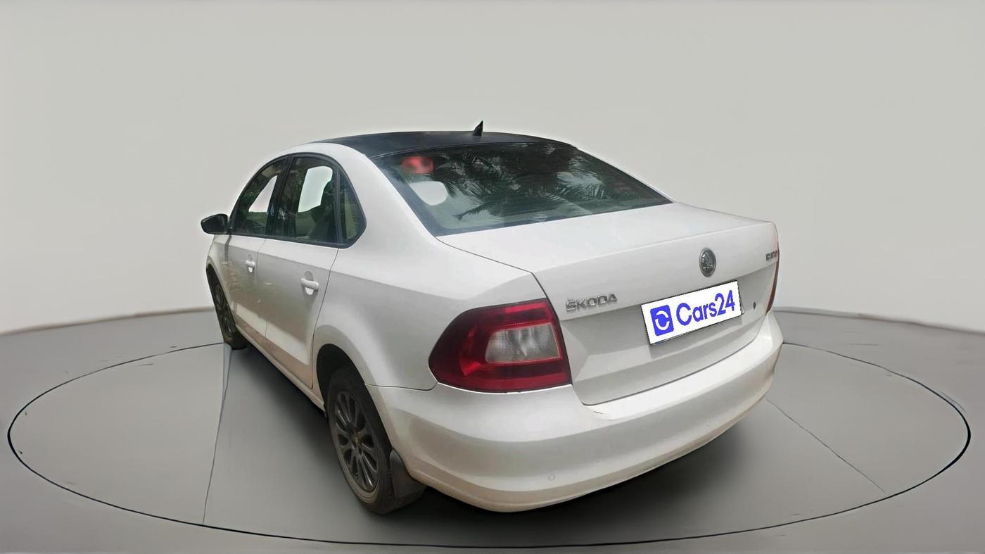 2016 Skoda Rapid 1.5 TDI CR ELEGANCE AT, Diesel, Automatic, 1,61,532 km, exterior