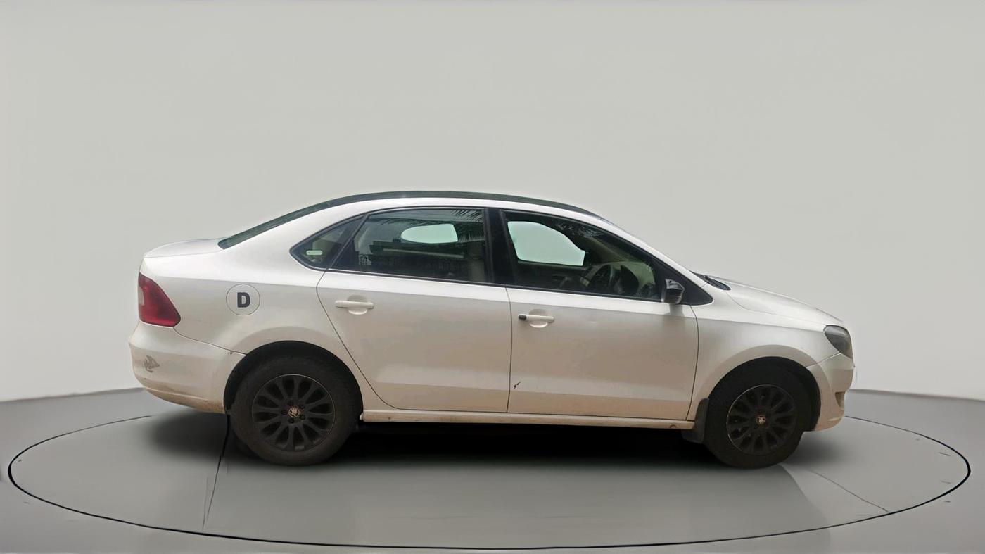 2016 Skoda Rapid 1.5 TDI CR ELEGANCE AT, Diesel, Automatic, 1,61,532 km, exterior
