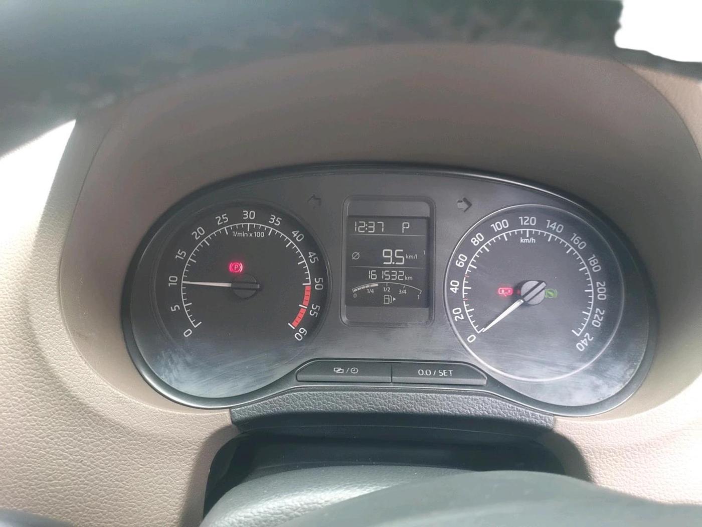 2016 Skoda Rapid 1.5 TDI CR ELEGANCE AT, Diesel, Automatic, 1,61,532 km, interior