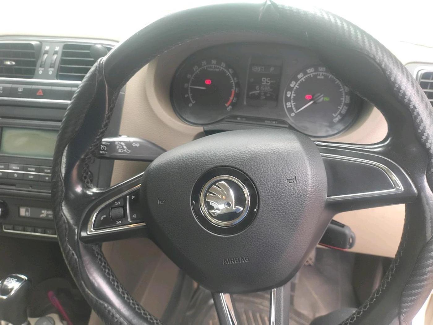 2016 Skoda Rapid 1.5 TDI CR ELEGANCE AT, Diesel, Automatic, 1,61,532 km, interior
