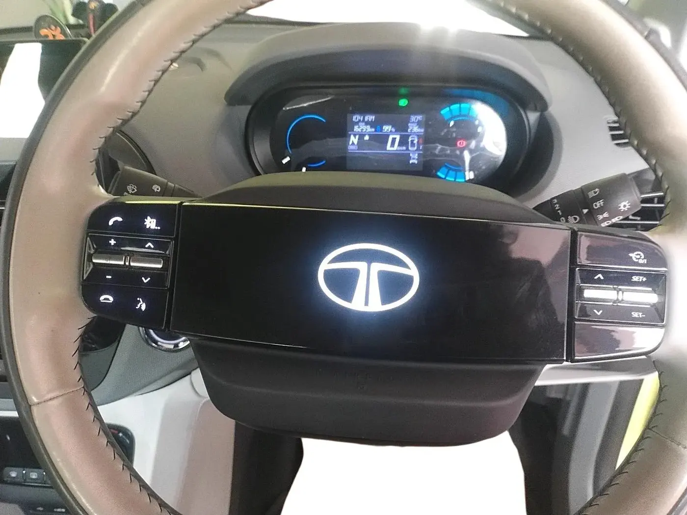 2025 Tata TIAGO EV XZ PLUS TECH LUX LONG RANGE, Electric, Automatic, 16,299 km, interior