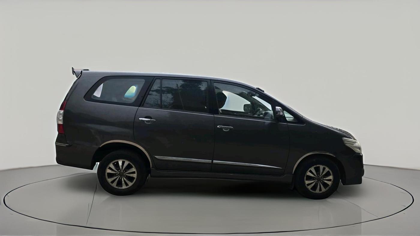 2015 Toyota Innova 2.5 VX 7 STR, Diesel, Manual, 2,45,622 km, exterior
