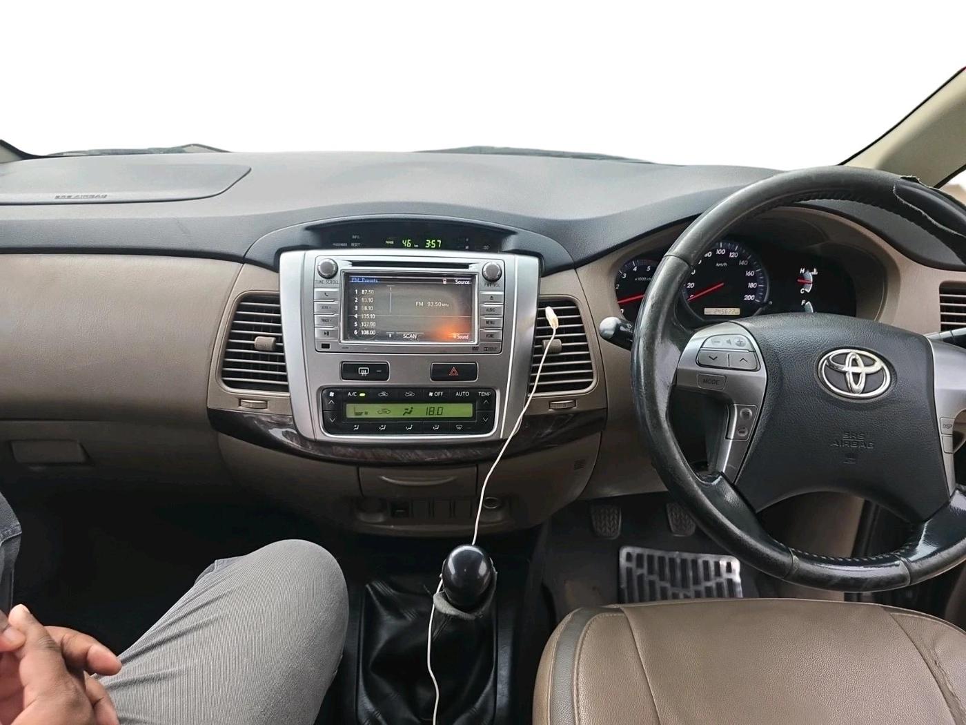 2015 Toyota Innova 2.5 VX 7 STR, Diesel, Manual, 2,45,622 km, interior