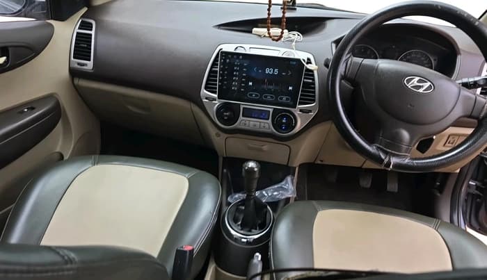 2011 Hyundai i20 MAGNA 1.2, Petrol, Manual, 79,961 km, interior