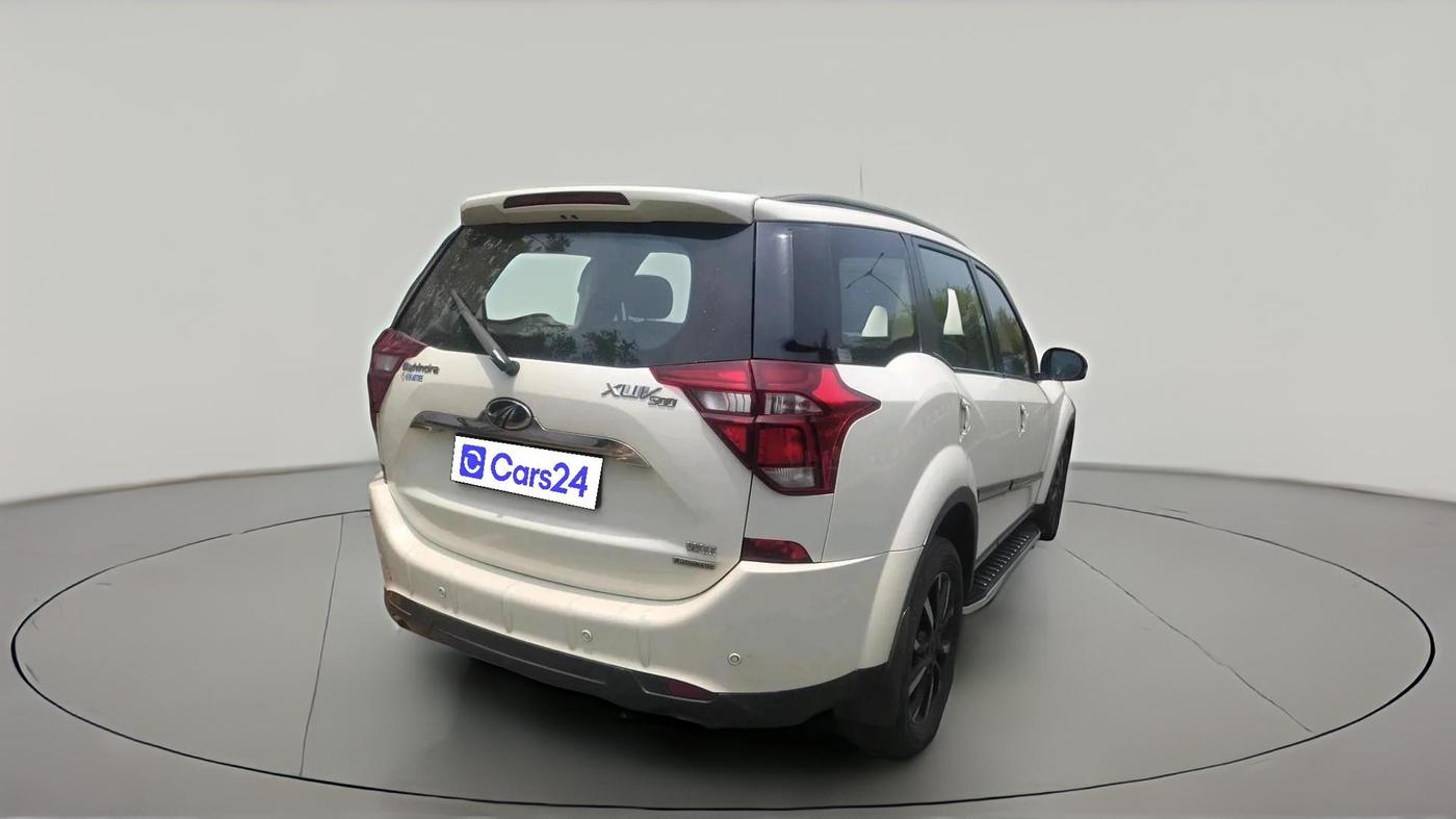 2018 Mahindra XUV500 W11 AT, Diesel, Automatic, 1,46,526 km, exterior