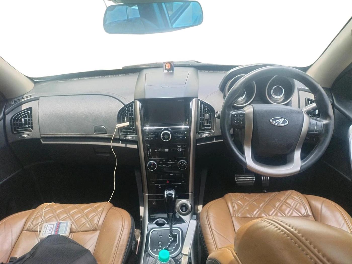 2018 Mahindra XUV500 W11 AT, Diesel, Automatic, 1,46,526 km, interior