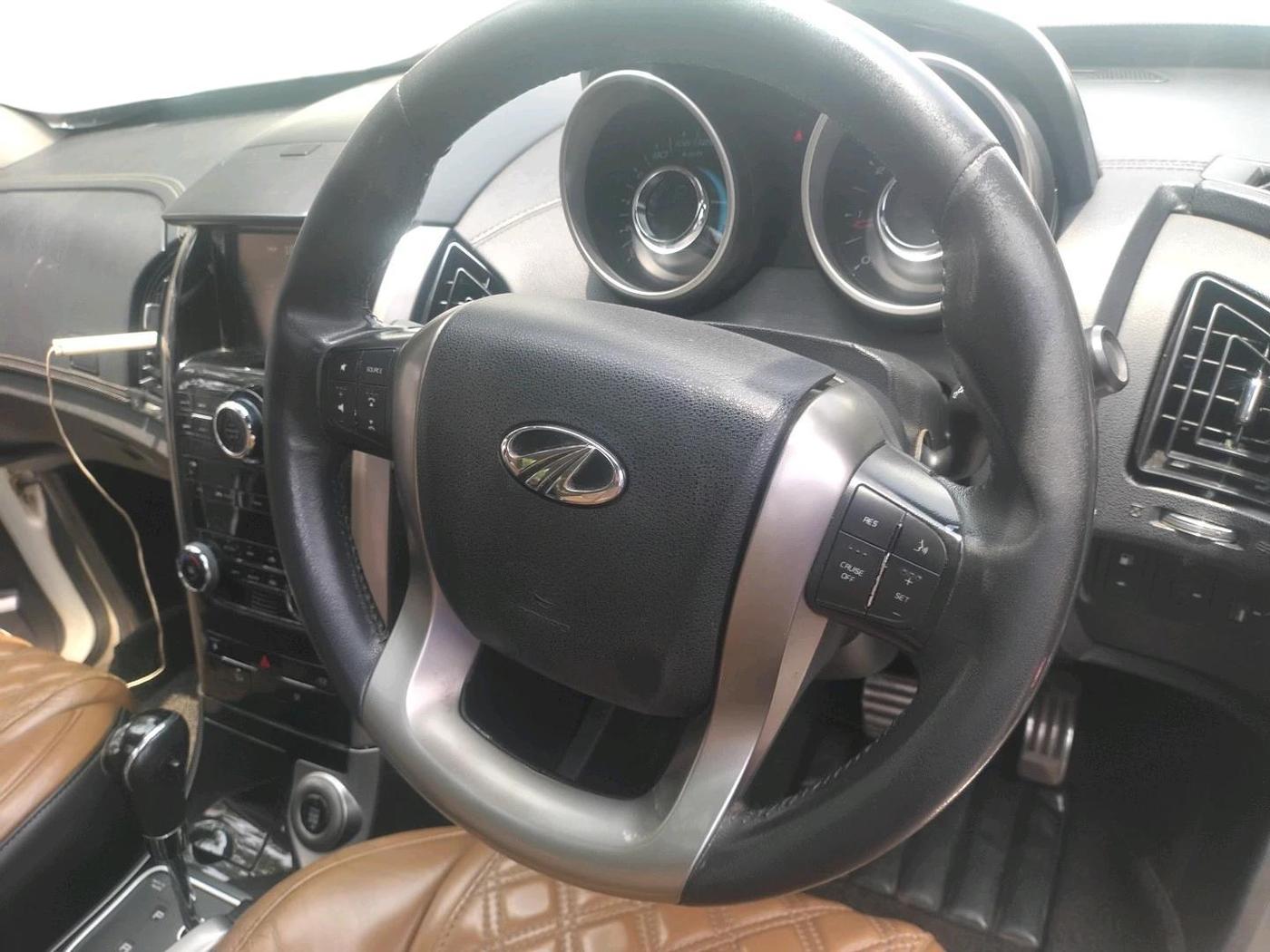 2018 Mahindra XUV500 W11 AT, Diesel, Automatic, 1,46,526 km, interior