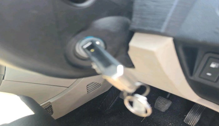 2017 Mahindra XUV500 W6, Diesel, Manual, 82,716 km, interior