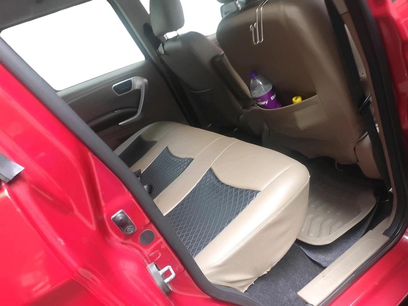 2017 Mahindra TUV300 T8, Diesel, Manual, 47,743 km, interior