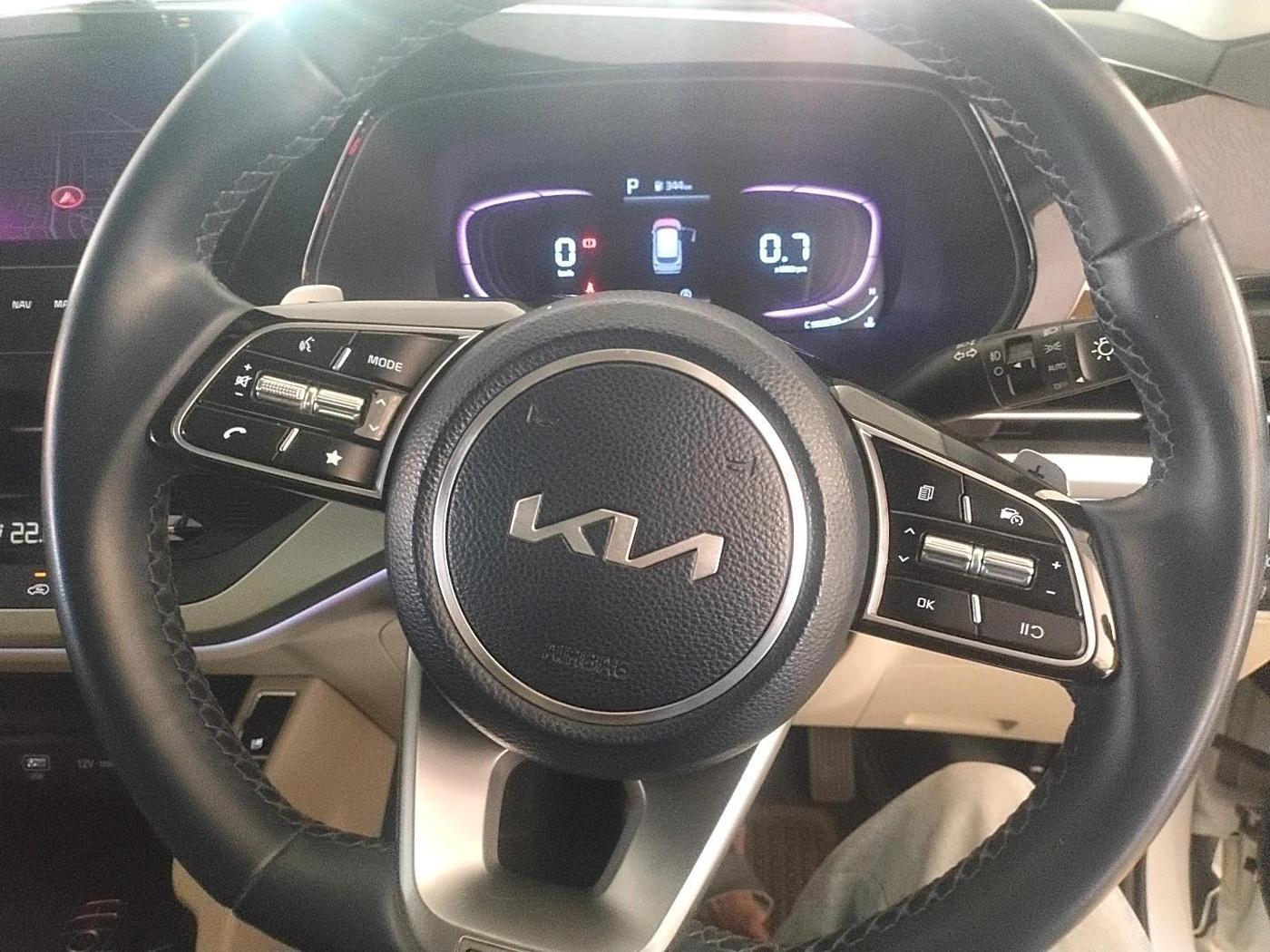 2023 KIA CARENS LUXURY PLUS 1.5 DIESEL AT 7 STR, Diesel, Automatic, 32,049 km, interior