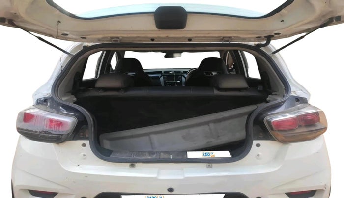 2017 Mahindra KUV 100 NXT K8 D 6 STR, Diesel, Manual, 1,44,318 km, exterior
