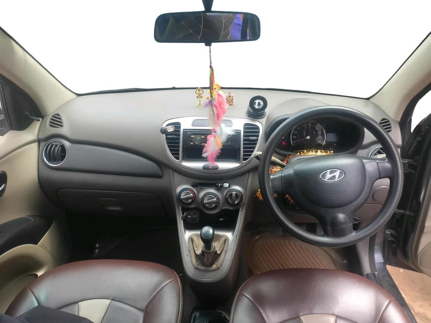 2012 Hyundai i10 MAGNA 1.1 LPG, Petrol, Manual, 1,17,449 km, interior