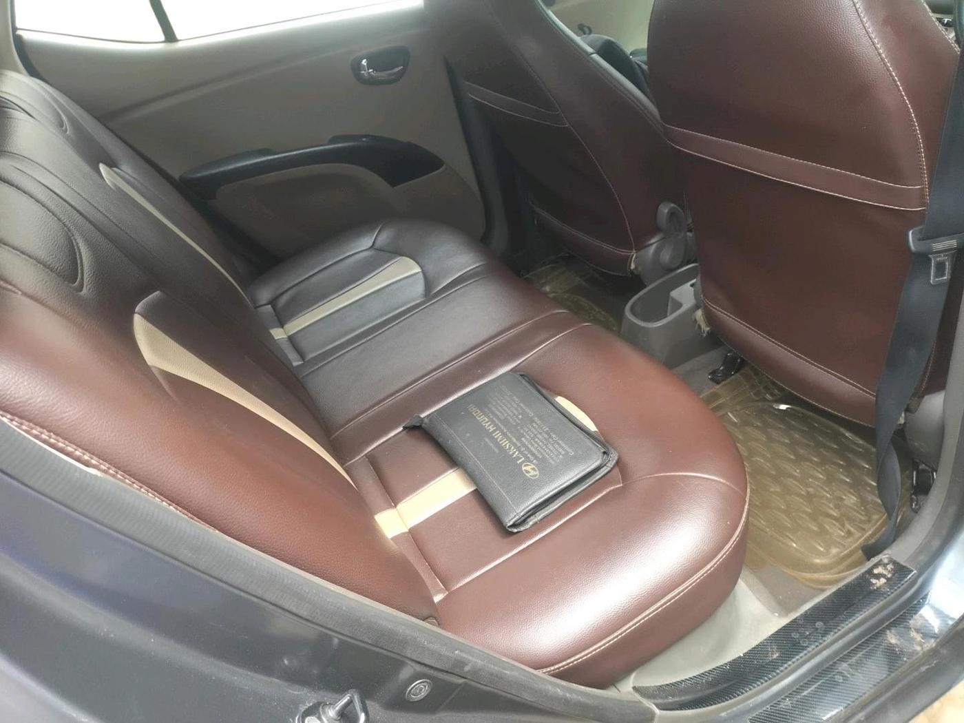2012 Hyundai i10 MAGNA 1.1 LPG, Petrol, Manual, 1,17,449 km, interior