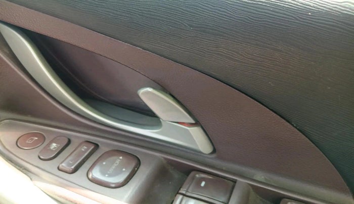 2013 Mahindra XUV500 W8 AWD, Diesel, Manual, 1,47,790 km, interior