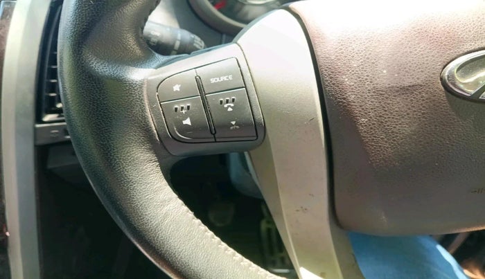 2013 Mahindra XUV500 W8 AWD, Diesel, Manual, 1,47,790 km, interior