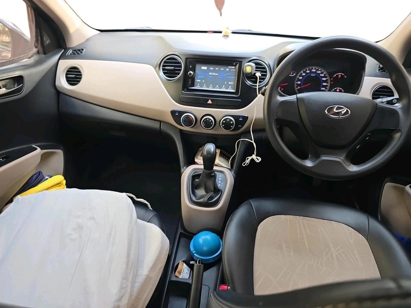2017 Hyundai Grand i10 MAGNA AT 1.2 KAPPA VTVT, Petrol, Automatic, 27,561 km, interior