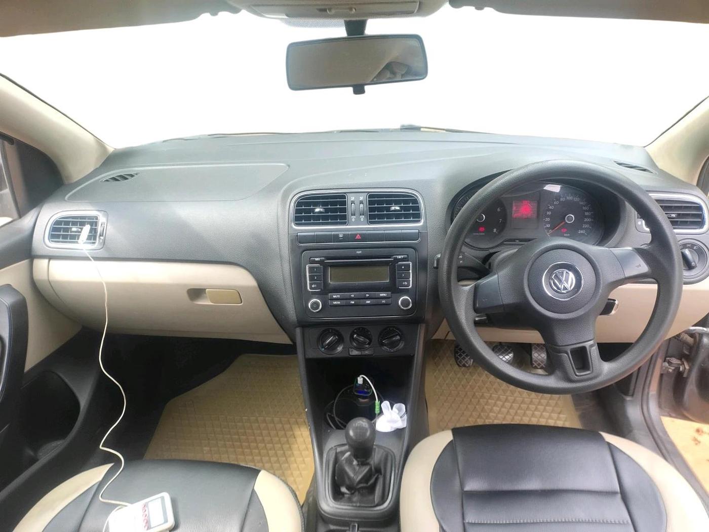 2013 Volkswagen Polo COMFORTLINE 1.2L PETROL, Petrol, Manual, 1,41,285 km, interior