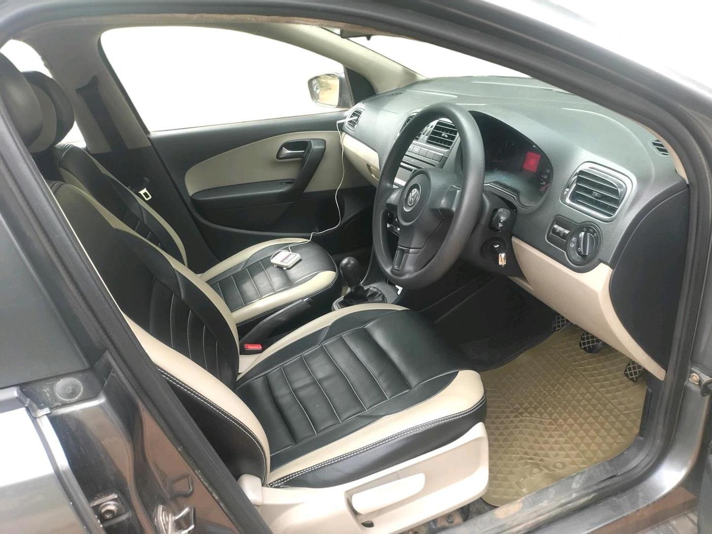 2013 Volkswagen Polo COMFORTLINE 1.2L PETROL, Petrol, Manual, 1,41,285 km, interior