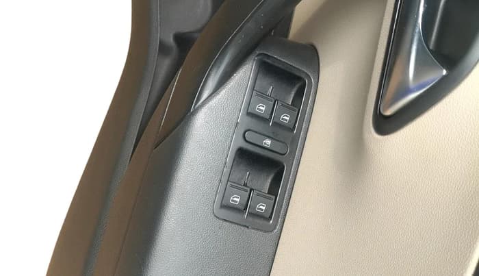 2013 Volkswagen Polo COMFORTLINE 1.2L PETROL, Petrol, Manual, 1,41,285 km, interior