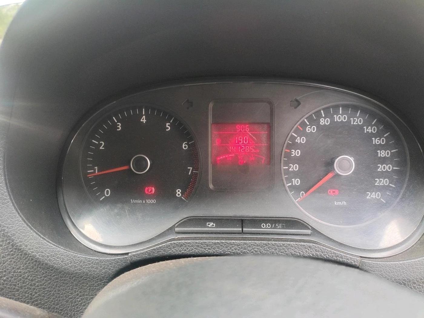 2013 Volkswagen Polo COMFORTLINE 1.2L PETROL, Petrol, Manual, 1,41,285 km, interior