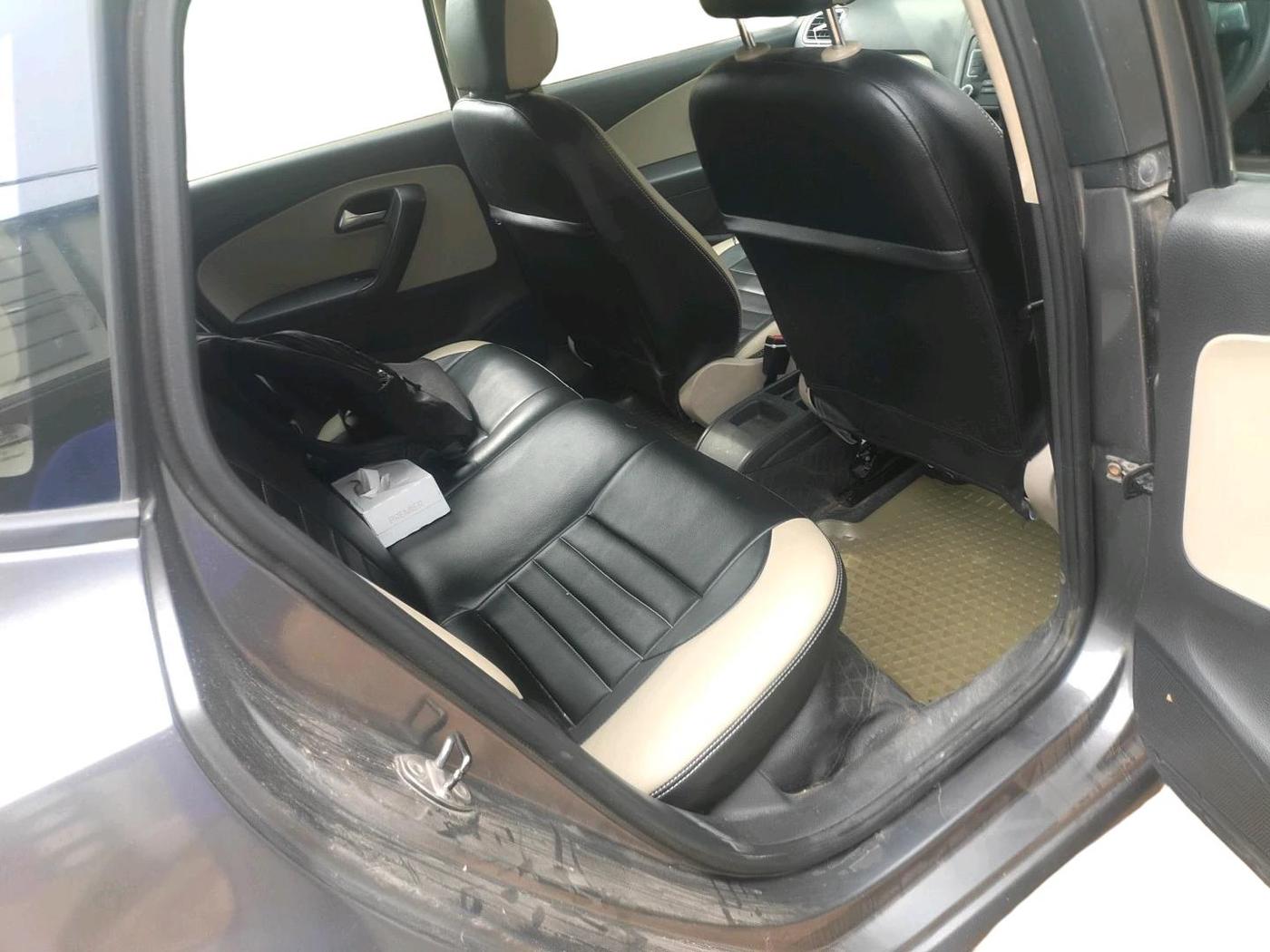 2013 Volkswagen Polo COMFORTLINE 1.2L PETROL, Petrol, Manual, 1,41,285 km, interior