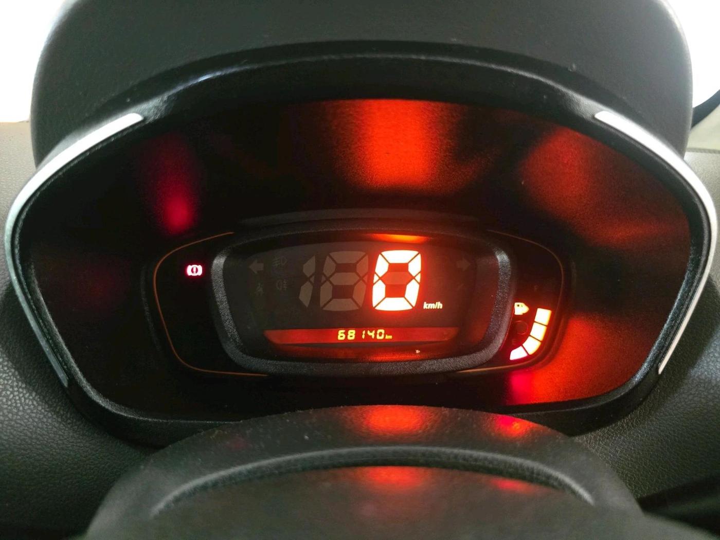 2016 Renault Kwid RXT 1.0, Petrol, Manual, 68,140 km, interior